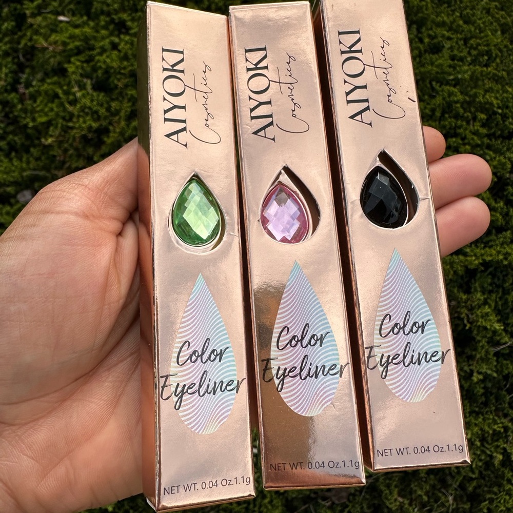 Aiyoki Cosmetics Color Eyeliner Set - Green, Pink, Black ON SALE
LOTT